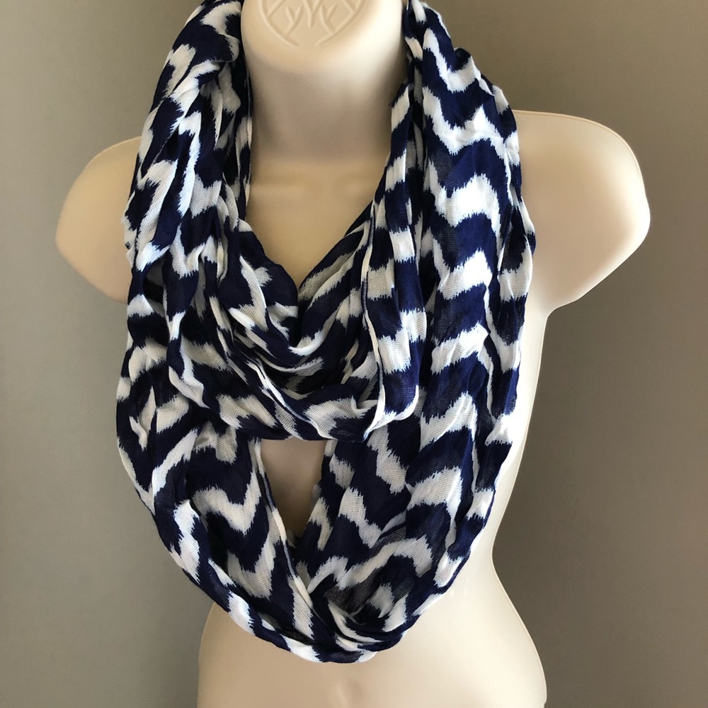 Charming Charlie Infinity scarf Navy and White